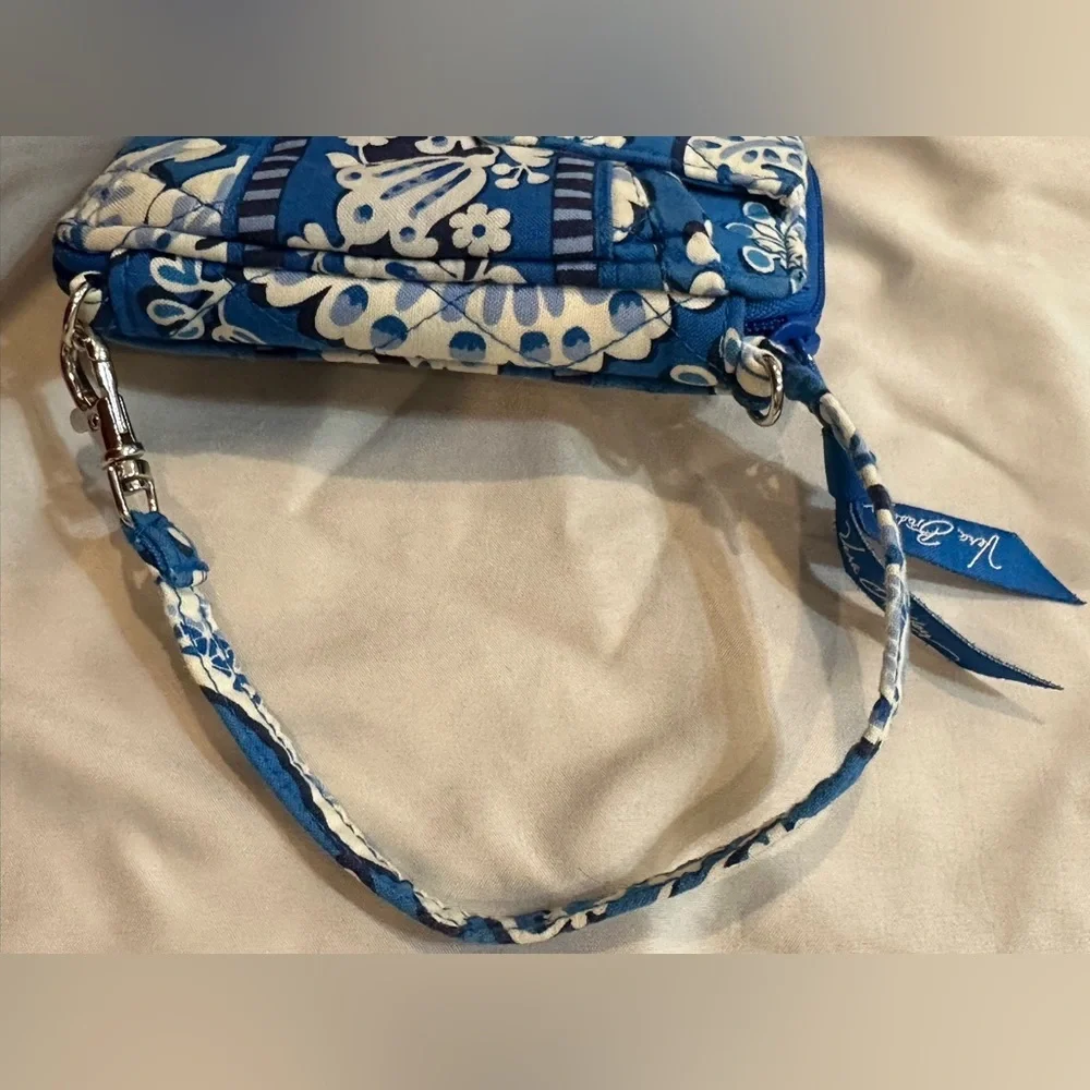 Vera Bradley Blue and White Floral Clutch Wristlet - Picture 5 of 6